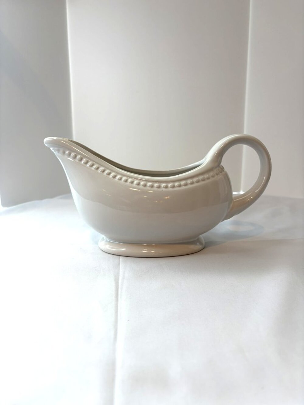 Tabletops Gallery Isabella Beaded Cream Gravy Boat Cottagecore Farmhouse Holiday - Picture 7 of 11
